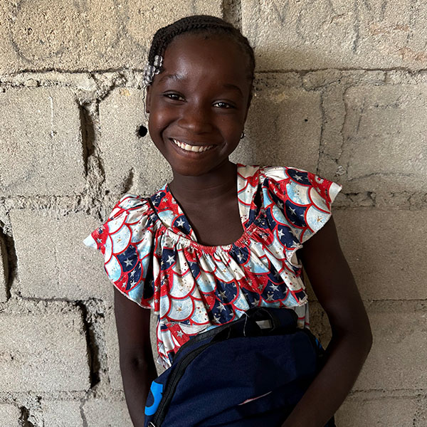 Crianças sorrindo em ação do Plantando Esperança