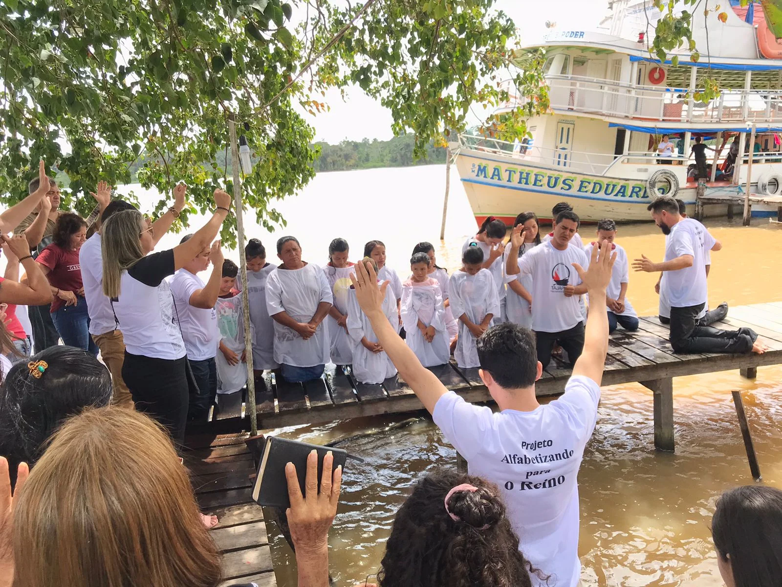 Batismo de ribeirinhos